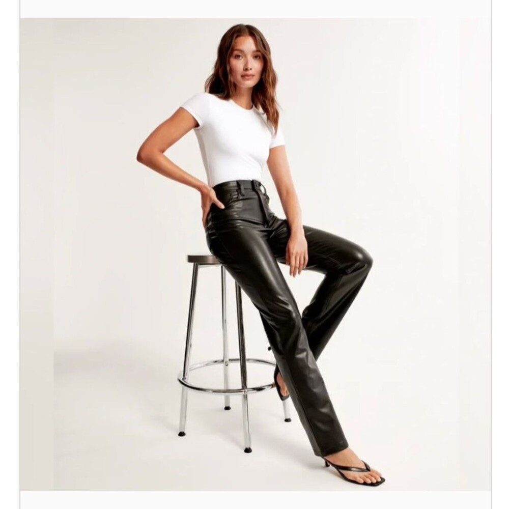 Abercrombie & Fitch Curve Love 90s Straight High Rise Faux Leather Pants 24/00
